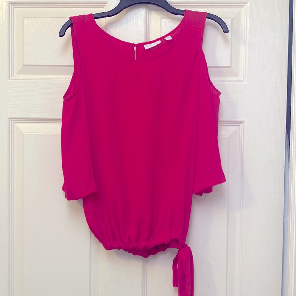 🟡 BOGO NWOT New York & Company Cold Shoulder Top